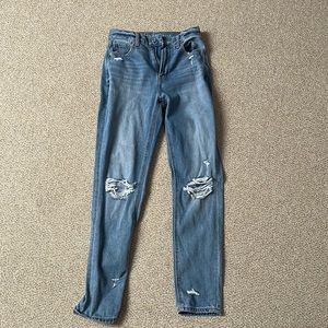 Women’s American Eagle High Rise Mom Jean (00 Regular)